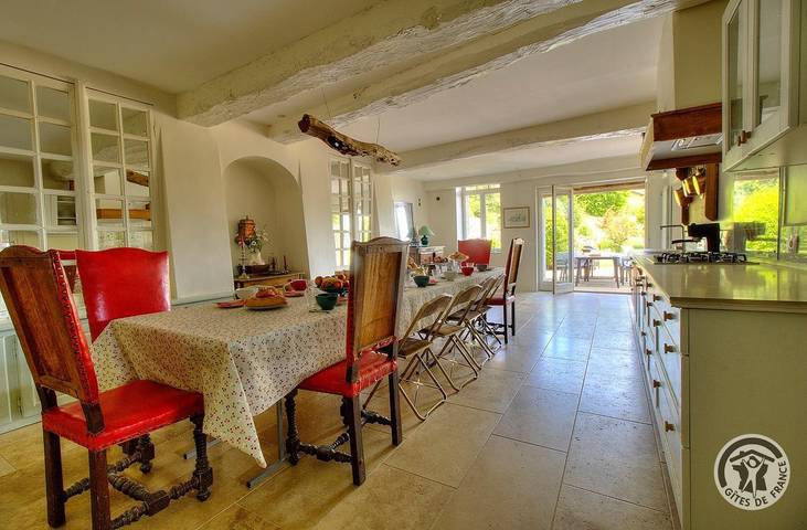 Gîte pour 12 personnes, avec jardin et piscine dans Beaujolais - 3