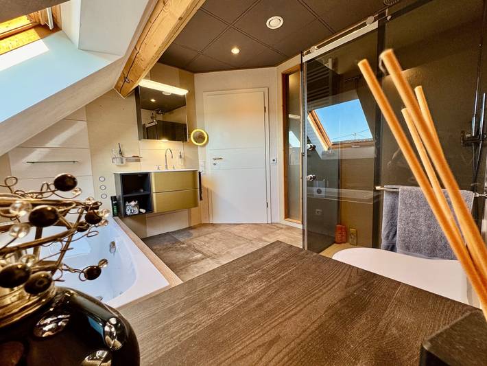 Ganze Wohnung, Ferienwohnung 'The Rooftop Of Lot54' mit privater Terrasse, privatem Garten und Wi-Fi in Feuerscheid, Eifelkreis Bitburg-Prüm