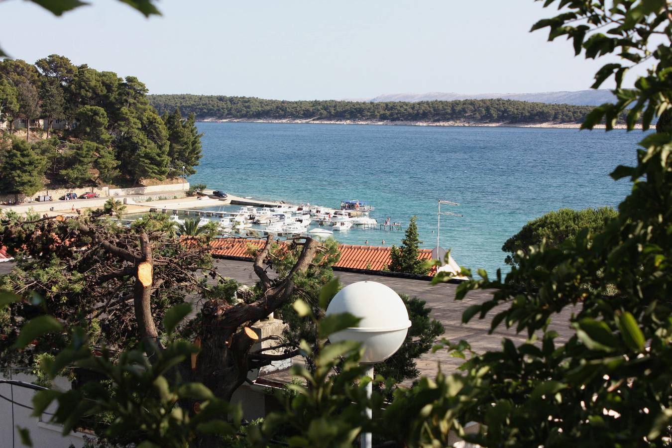 Zimmer mit Balkon und Meerblick Banjol, Rab S-5077-b in Banjol, Rab