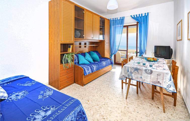 Ganze Ferienwohnung, Apartment mit Meerblick, Parkplatz, Terrasse und WLAN – Torvaianica in Torvaianica, Pomezia