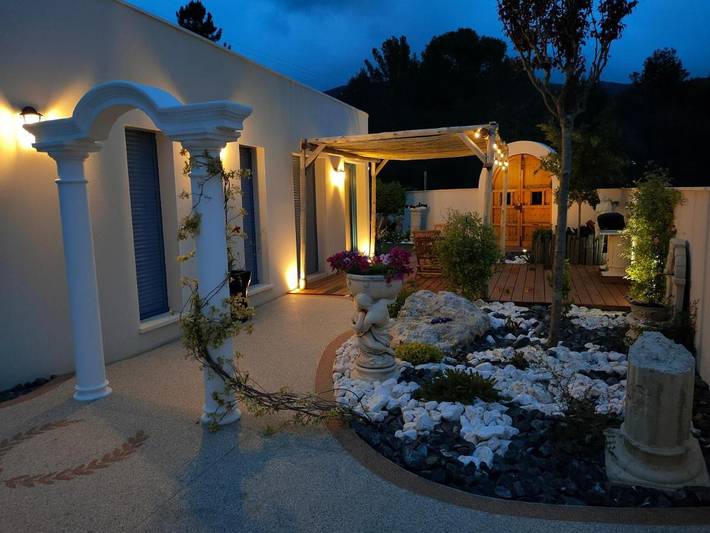 Location de vacances pour 2 personnes, avec piscine ainsi que jardin et jacuzzi dans Babeau-Bouldoux - 2