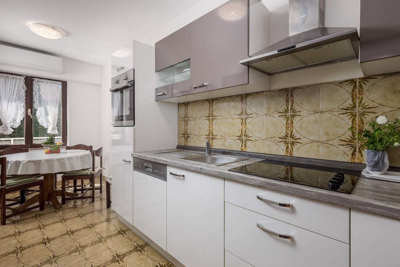 House Rose With Private Pool And Garden in Pinezici, Krk