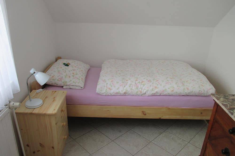 Ganze Wohnung, Ruhige Ferienwohnung am Fuße des Glaubergs, Bonifatiusroute am Vulkanradweg in Düdelsheim, Büdingen