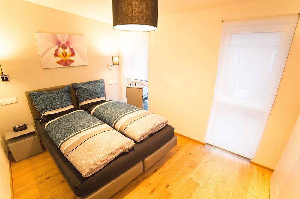 Entire apartment, Stylish penthouse apartment with terrace in best location with grand piano in Trier (City), Trier