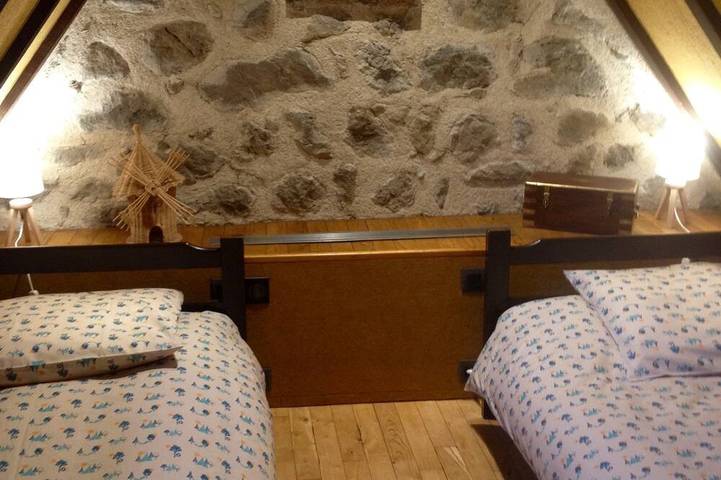 Location de vacances pour 4 personnes, avec jardin à Mandailles-Saint-Julien - 3