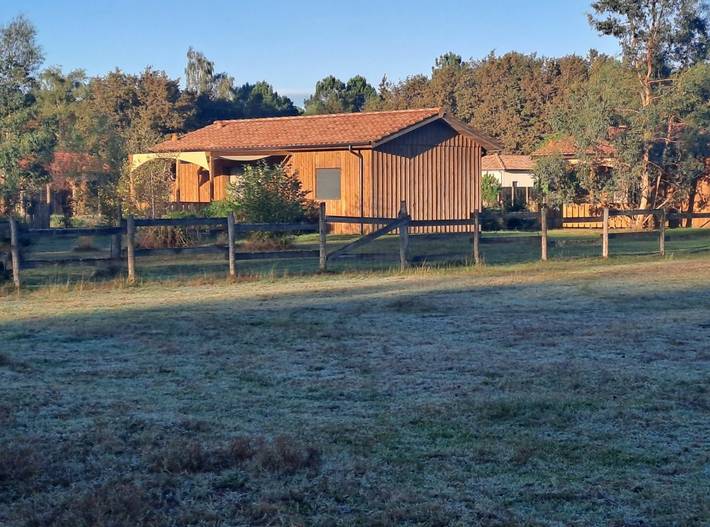 Gîte pour 4 personnes, avec terrasse ainsi que jardin et piscine à Salles - 3