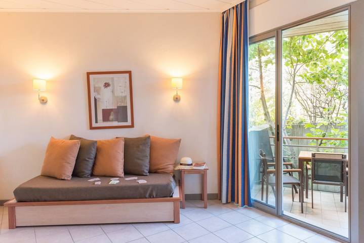 Location de vacances pour 4 personnes, avec piscine et balcon, animaux acceptés à Grospierres