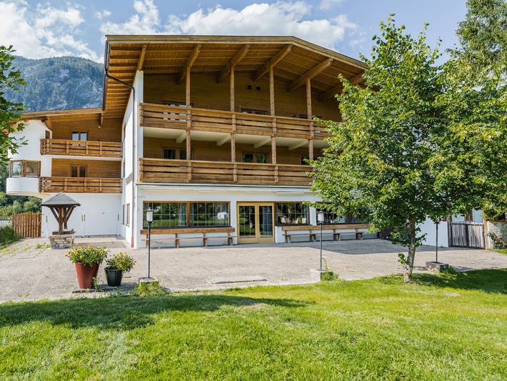 Ferienhaus für 60 Personen, mit Balkon und Garten sowie Sauna - 1