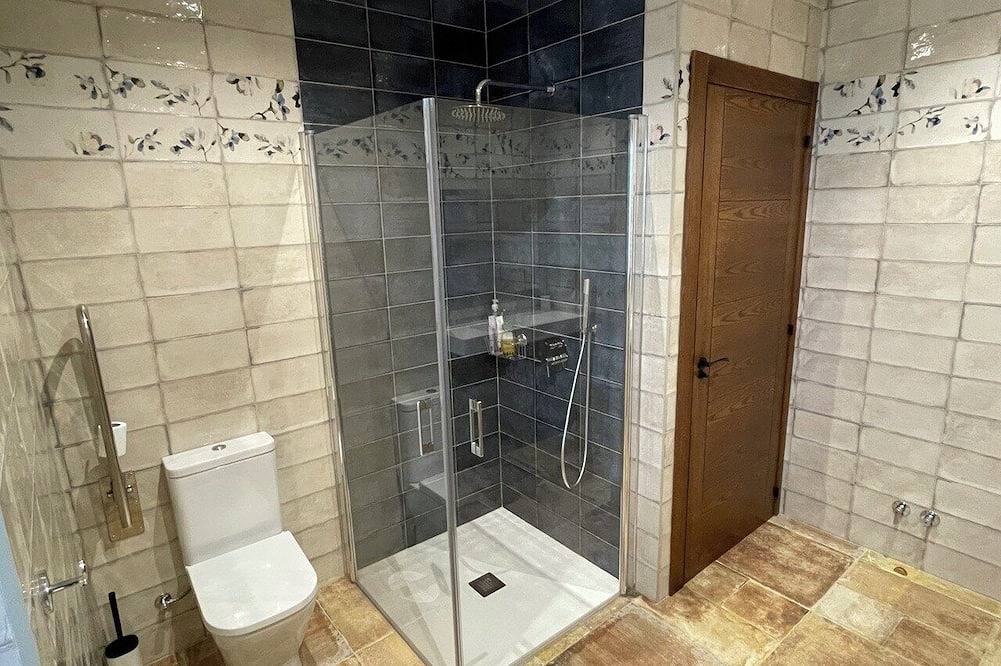 Entire apartment, La Curtia Del Neto; ideal for families, 1 km from the beach of Porcía, El Franco in El Franco, Costa Verde (Spain)