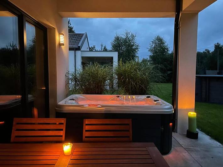 Dom dla 8 osób, z basen i ogród oraz jacuzzi i sauna w Krokowa