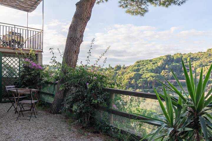 Entire apartment, Idyllic Holiday Apartment "Simona" near the Beach with Terrace and Wi-Fi in Spiaggia di Fetovaia (Campo nell'Elba), Campo nell'Elba