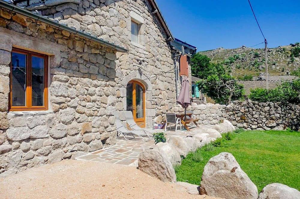 Gîte de la Cascade 6/8 pers in Rûnes in Pont-de-Montvert-Sud-Mont-Lozère, Cevenas