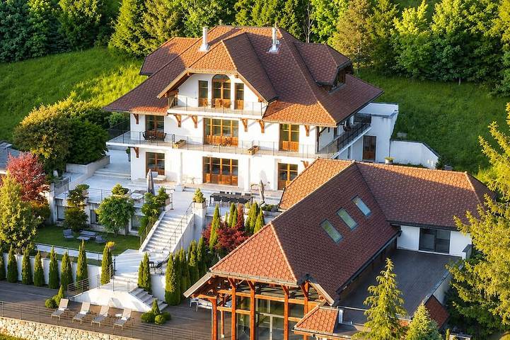 Villa pour 16 personnes, avec jacuzzi ainsi que jardin et sauna à Veyrier-du-Lac
