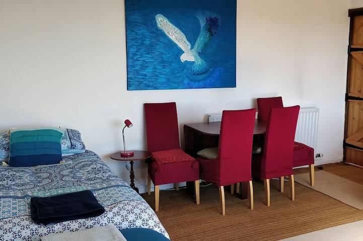 Bed and breakfast for 3 people in Glastonbury