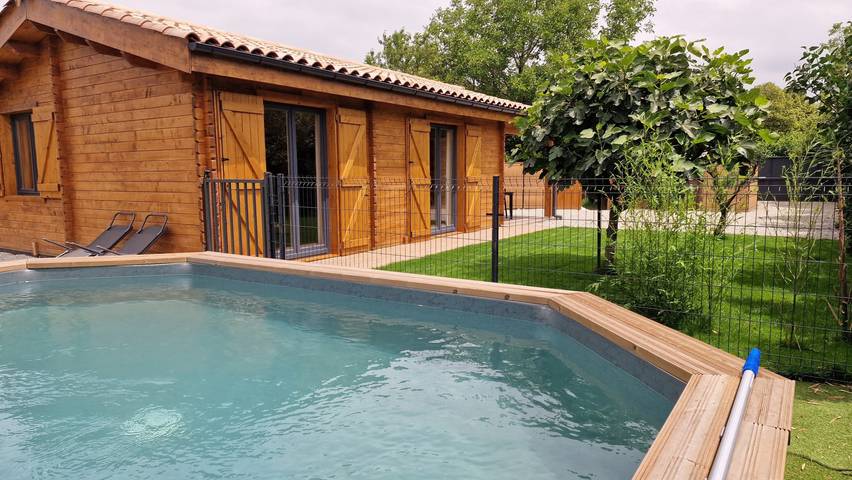 Maison de campagne pour 6 personnes, avec piscine ainsi que jardin et terrasse à Ambonil