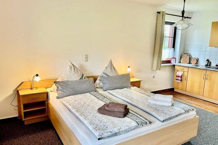 Ferienwohnung für 2 Personen, mit Sauna und Pool sowie Garten in Lengenfeld