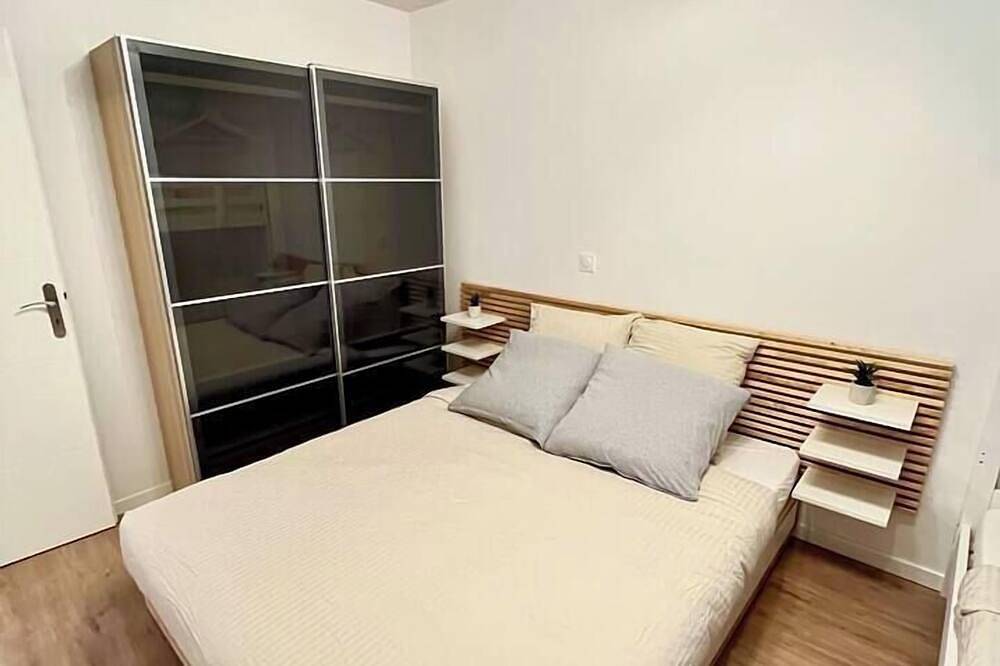 Entire apartment, T2D Apartment - Suite Gallery Disneyland Paris in Lognes, Seine-et-Marne