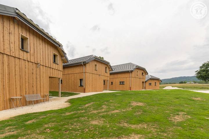 Chalet pour 6 personnes, avec terrasse et jacuzzi à Les Déserts - 4