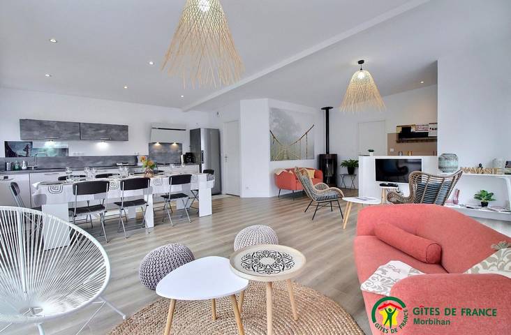 Gîte pour 8 personnes, avec jardin ainsi que sauna et terrasse à Plougoumelen