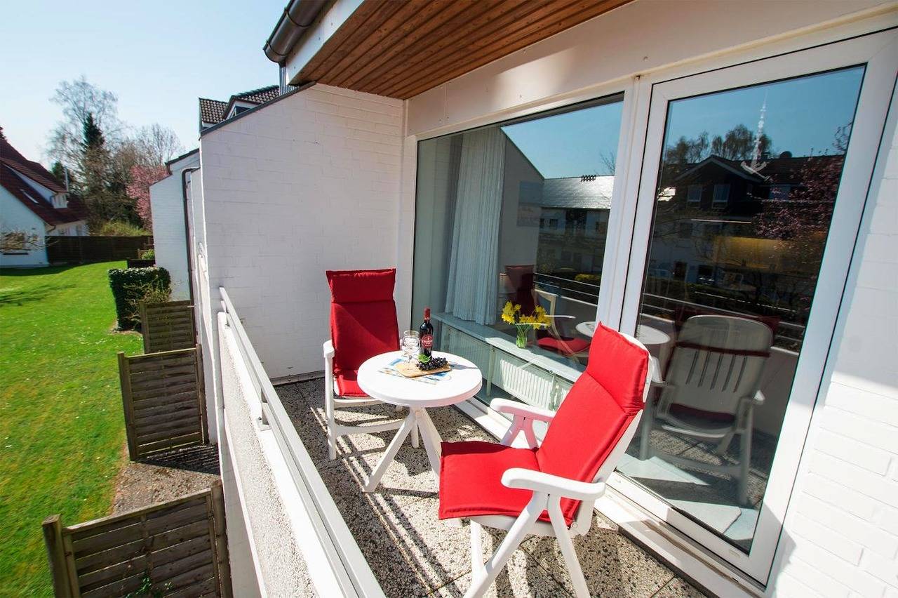 Ganze Wohnung, Helle 2-Zimmer-Ferienwohnung für 4 Personen mit Balkon und Privatparkplatz in Neustadt in Holstein, Ostholstein