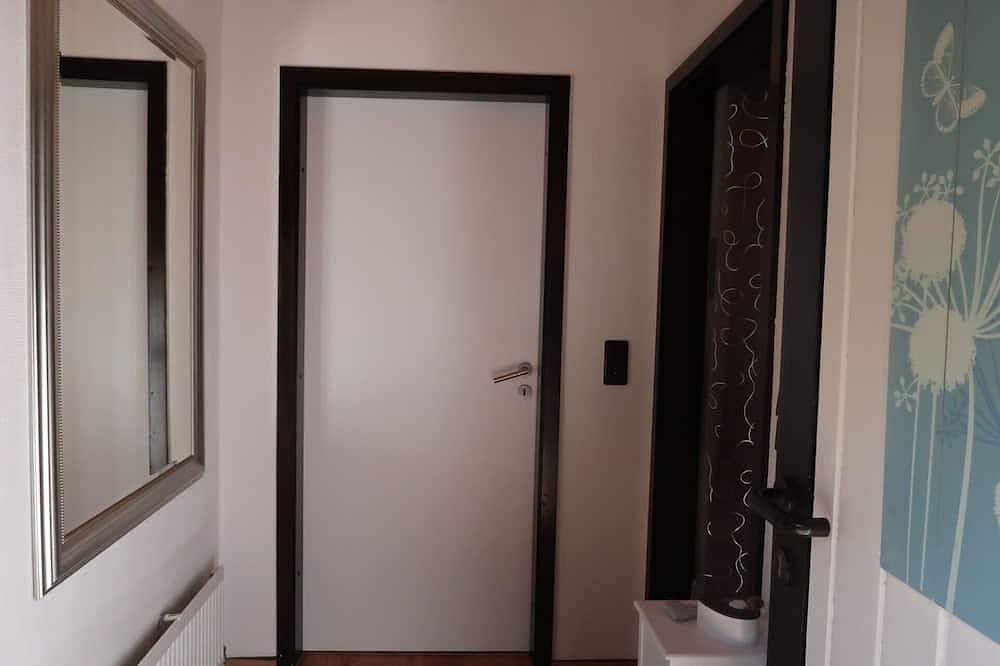 Herrliche Wohnung in einem Ferienhaus für 2 Leute mit Pool, Tv, Terrasse und Haustiere erlaubt in Machtlos, Ronshausen