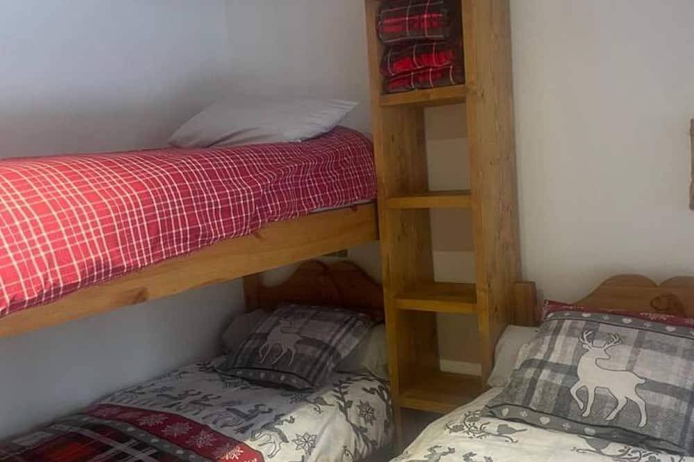 Entire apartment, Family cocoon for nature lovers overlooking the forest. in Matemale, Parc naturel régional des Pyrénées catalanes