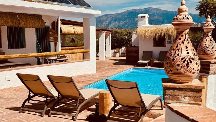 Pousadas e b&b para 3 pessoas, com vista e jardim e ainda piscina em Costa del Sol