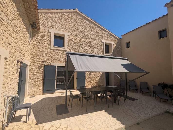 Location de vacances pour 7 personnes, avec terrasse et vue à Sannes