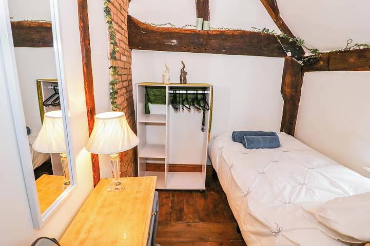 Lilac Cottage, pet friendly, character holiday cottage in Brinklow in Brinklow, Warwickshire