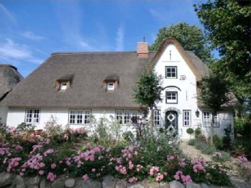 Ferienhaus in Nieblum mit Schwimmbecken in Nieblum, Föhr