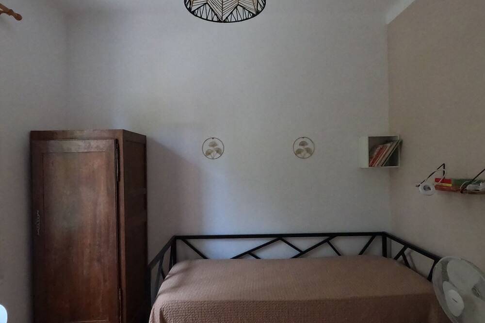 Appartement entier, T4 \"grand pin\" vue mer dans villa provençale in Cassis, Parc national des Calanques