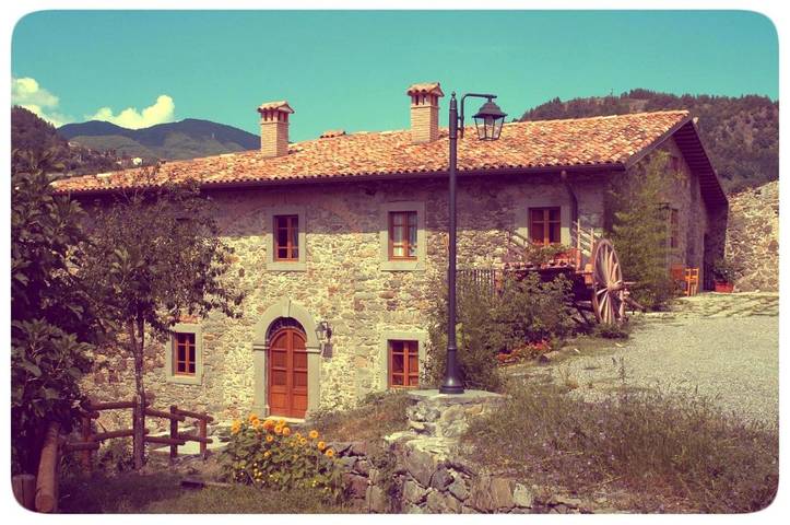 Villa per 19 persone, con Balcone e Terrazza nonché Giardino e Piscina in Garfagnana