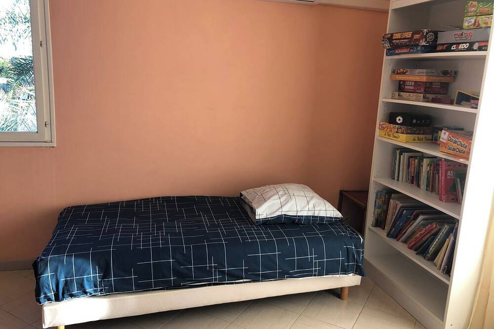 Apartamento entero, Mare è Monte a 4,5 km del mar. Ideal para recorrer Córcega. in Ghisonaccia, Región de Corte