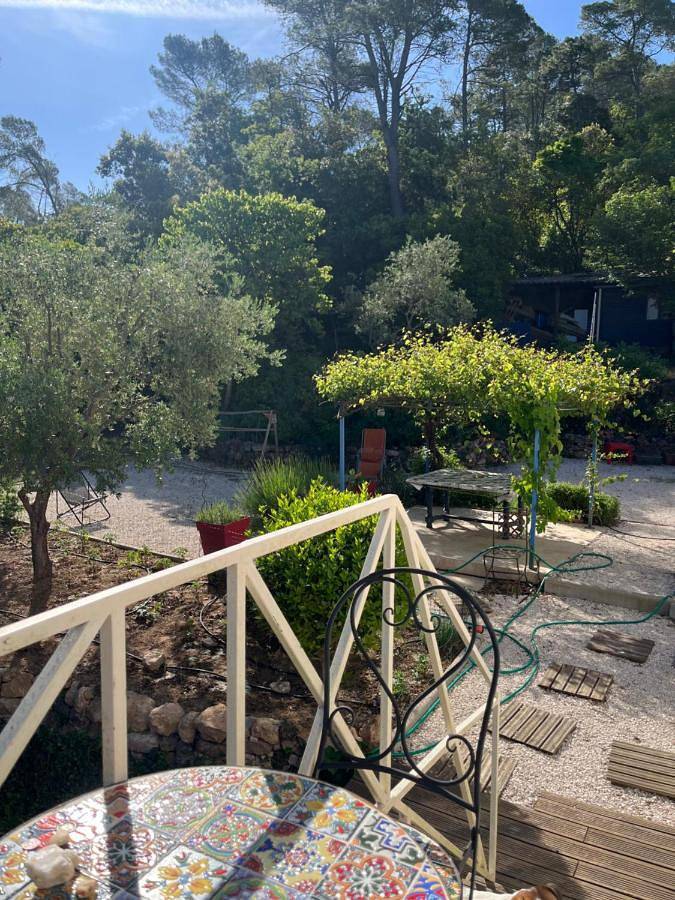 Gîte pour 2 personnes, avec piscine ainsi que vue et jardin à Brignoles - 3
