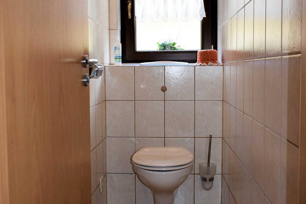 Ganze Wohnung, Doppelzimmer mit Balkon (Etagendusche/Wc) - Gästehaus Grau in Egloffstein, Frankenalb