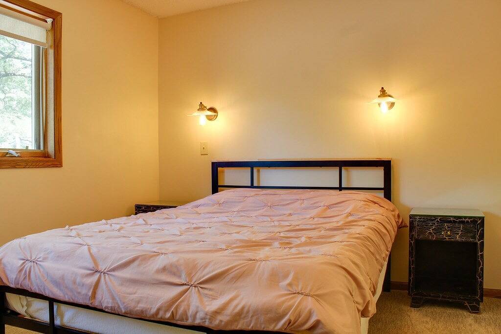 Arbor Dell Ein Block von den öffentlichen Bootsanlandungen von Lake Delton in Lake Delton, Sauk County