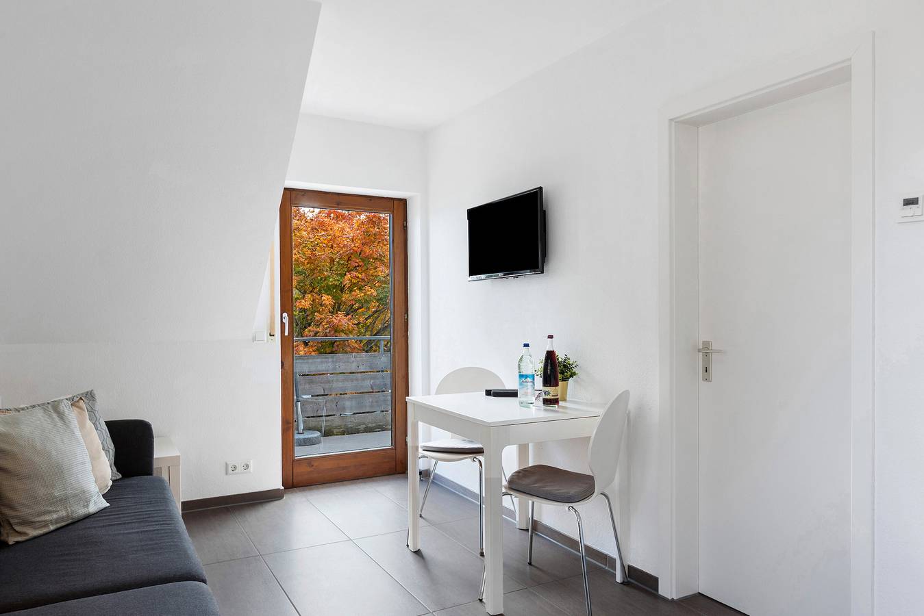 Ganze Wohnung, Apartment 'Sonnendeck mit Balkon' mit Seeblick, Gemeinschaftsterrasse und Wlan in Moos, Untersee