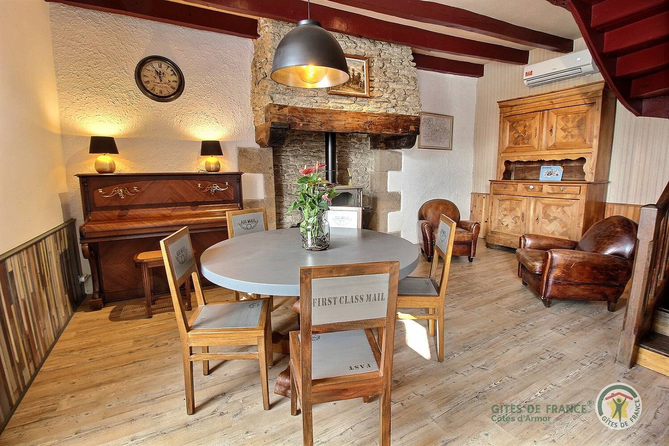 Titan in Yvignac-la-Tour, Región de Dinan