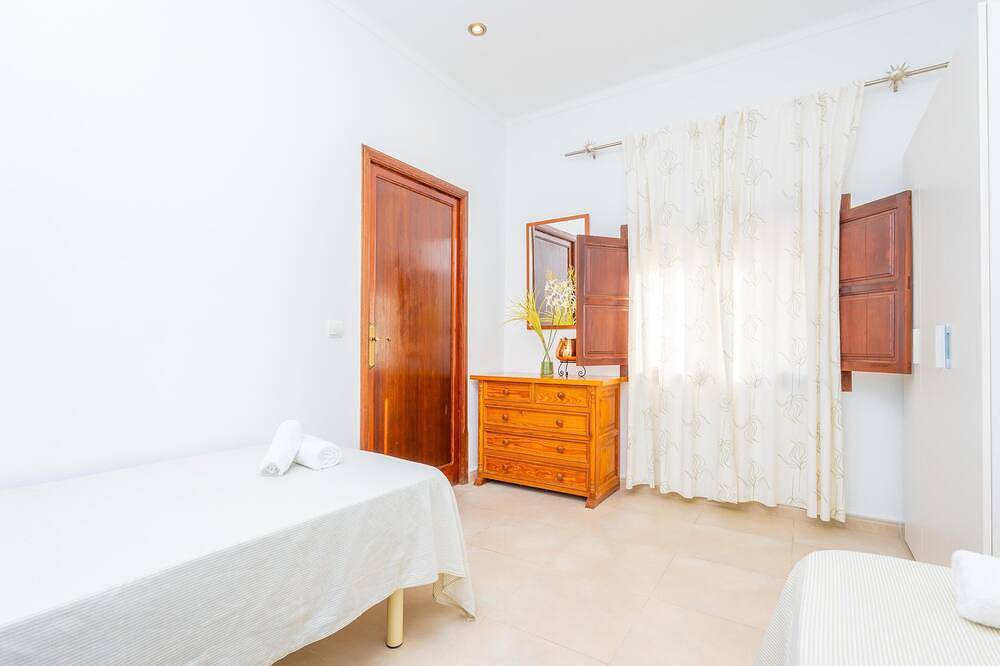 Caldentey - Bonita casa de pueblo con piscina privada y Wifi Gratis in Ariany, Interior de Mallorca