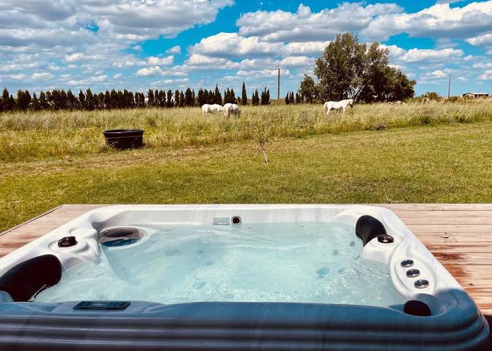Gîte pour 2 personnes, avec piscine et jardin ainsi que terrasse et jacuzzi à Saint-Laurent-d'Aigouze - 4
