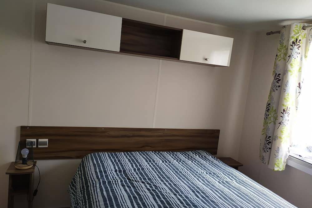 Mobil-home dans Camping calme avec Piscine, à 2,8 km de la Plage in Le Fenouiller, Vallée de la Loire