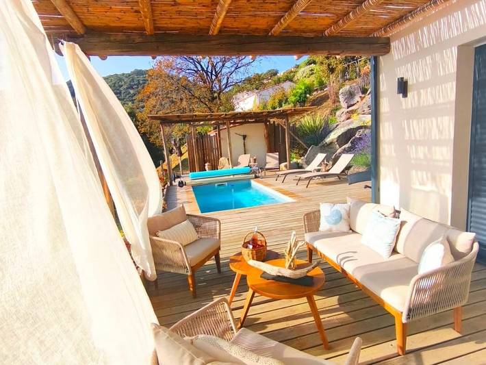 Gîte pour 4 personnes, avec Terrasse ainsi que Piscine et Vue à Sollacaro - 2
