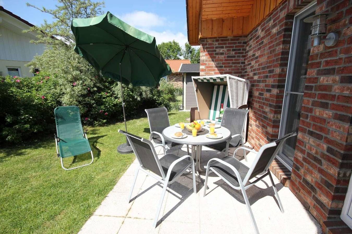 Gemütliches Ferienhaus für 4 Personen mit Sauna, Kamin und E-Auto-Ladestation in Wassersportfreier Strandbetrieb, Südstrand Pelzerhaken