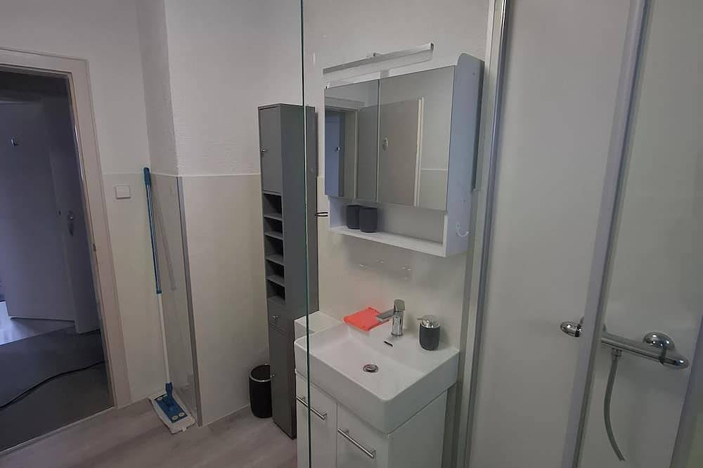 Seesicht & Privatstrand: Moderne Ferienwohnung in Seenähe in Immenstaad, Immenstaad am Bodensee