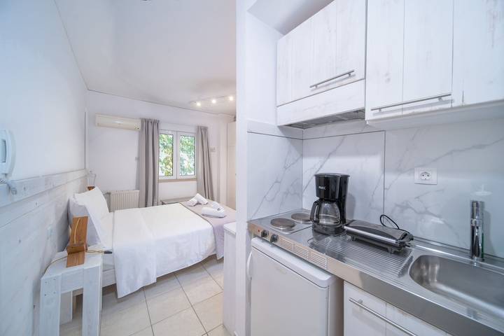 Studio entier, Studio pour 2 personnes avec terrasse in Région d'Iraklio-Héraklion