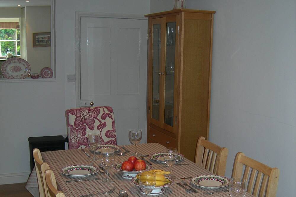 Garden Cottage is a listed, small town house on one of the loveliest streets. in Bridgnorth, Shropshire