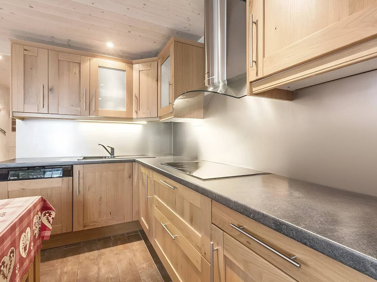 Ganze Wohnung, Gemütliche Wohnung nahe Geschäfte, zentrale Lage, Garage, Haustiere erlaubt in La Clusaz, Annecy und Umgebung