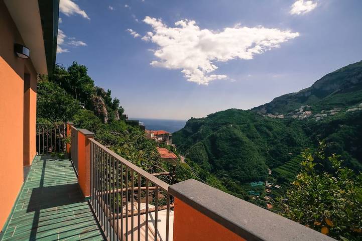 Location de vacances pour 3 personnes, avec balcon ainsi que jacuzzi et jardin à Scala