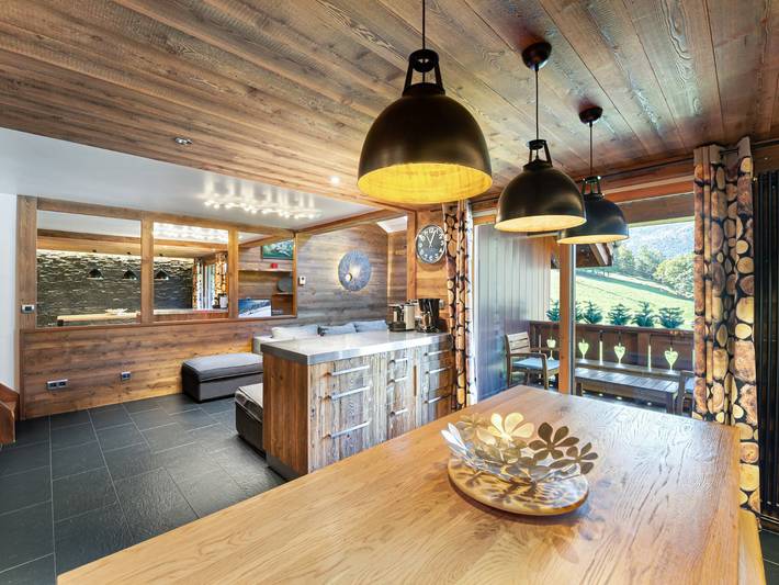 Gîte pour 8 personnes, avec piscine et terrasse dans Meribel Village