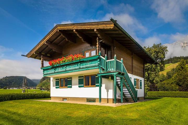 Hütte für 10 Personen, mit Garten und Ausblick, mit Haustier in Leogang